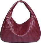 bolso de mano conocido como hobo
